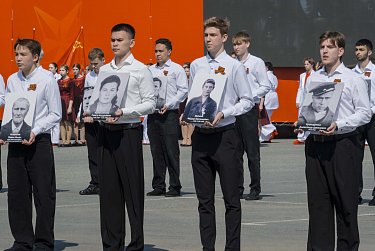 Оренбуржцы отмечают главный праздник страны